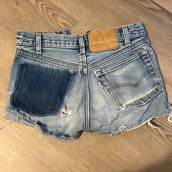 Vintage Levi denim shorts - Picture 2 of 2